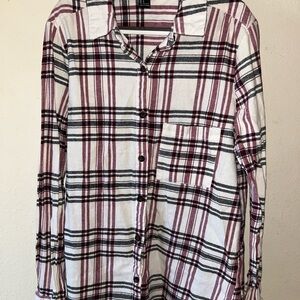 Women’s plaid flannel button down shirt